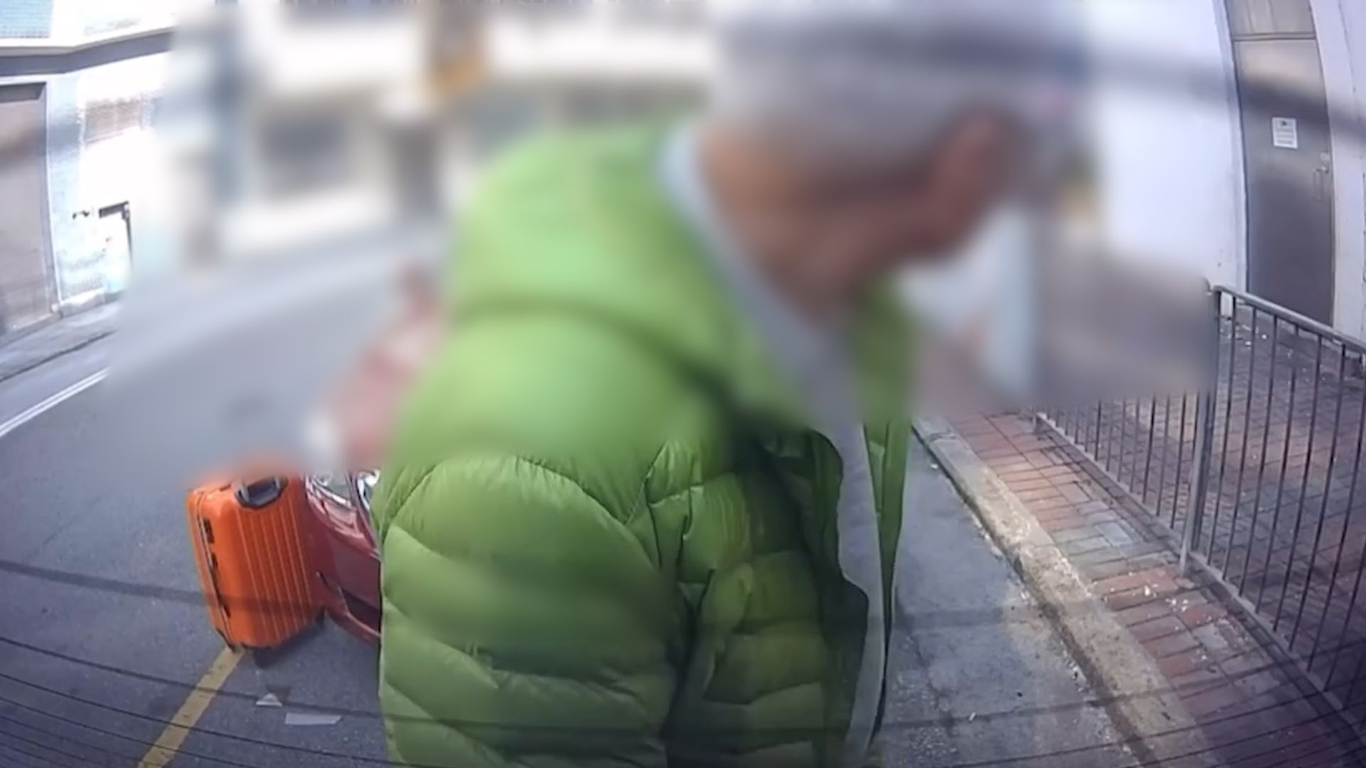 大角咀無品男隨地小便過程全被車Cam拍下