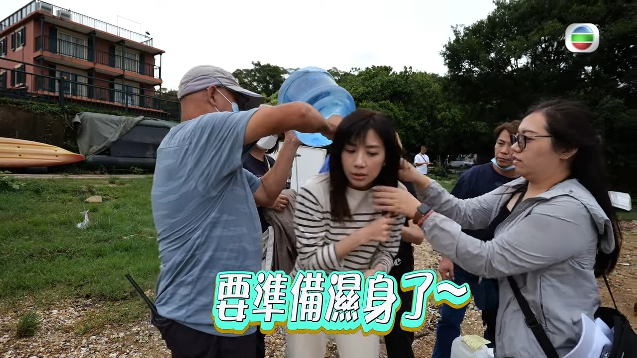 黃智雯正式落水前仲要被劇組額外「淋水」加工。