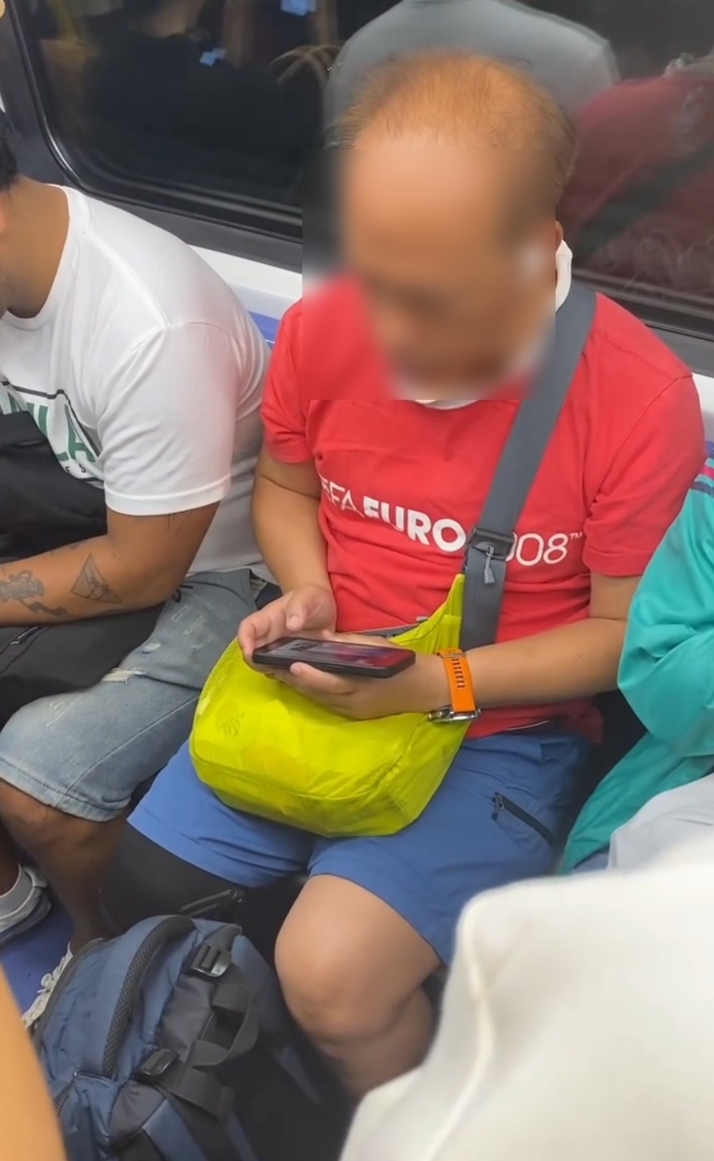 港鐵阿叔激情演唱《你瞞我瞞》　吸引網民爆笑留言