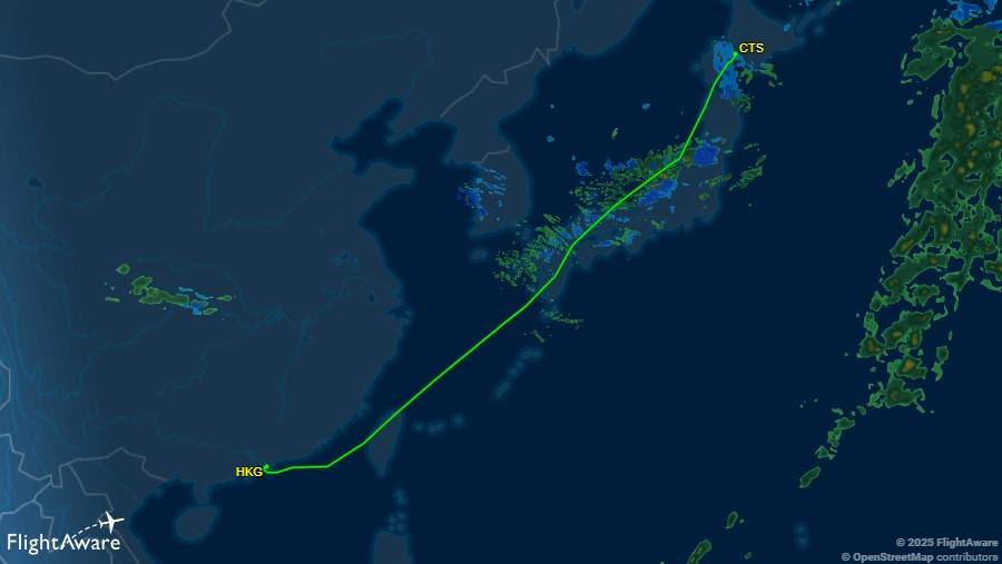 國泰航空｜札幌飛香港航班，60歲內地女與人爭執互擲軟墊雙雙被捕。(flightaware)