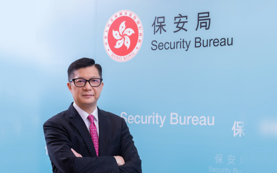 保安局局長鄧炳強周四（7月31日）在撲滅罪行委員會會議結束後見記者表示，為防止毒販利用「太空油」一詞去美化毒品及誘騙年青人，今日起正式命名其為「依托咪酯」。