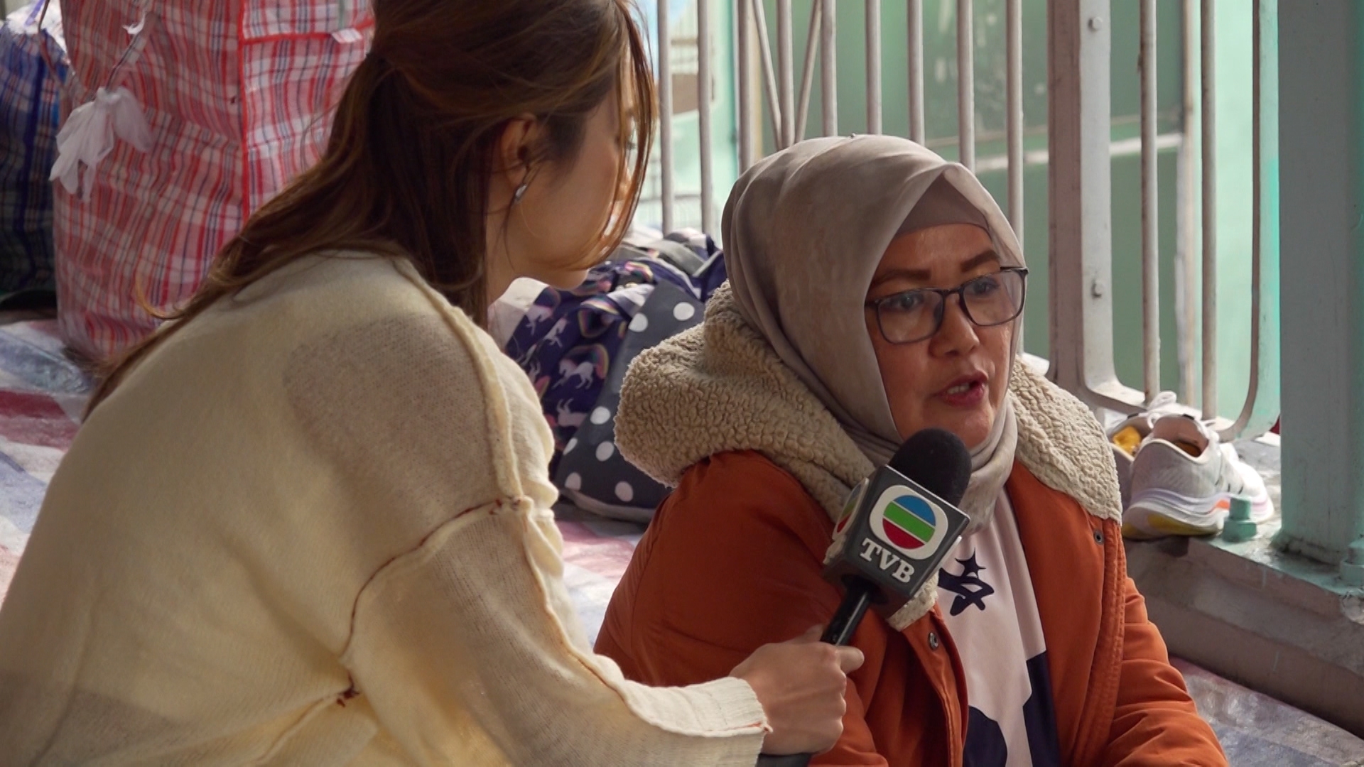 《東張西望》攝製隊詢問過外傭，他們表示必要時惟有自己解決醫療問題。 