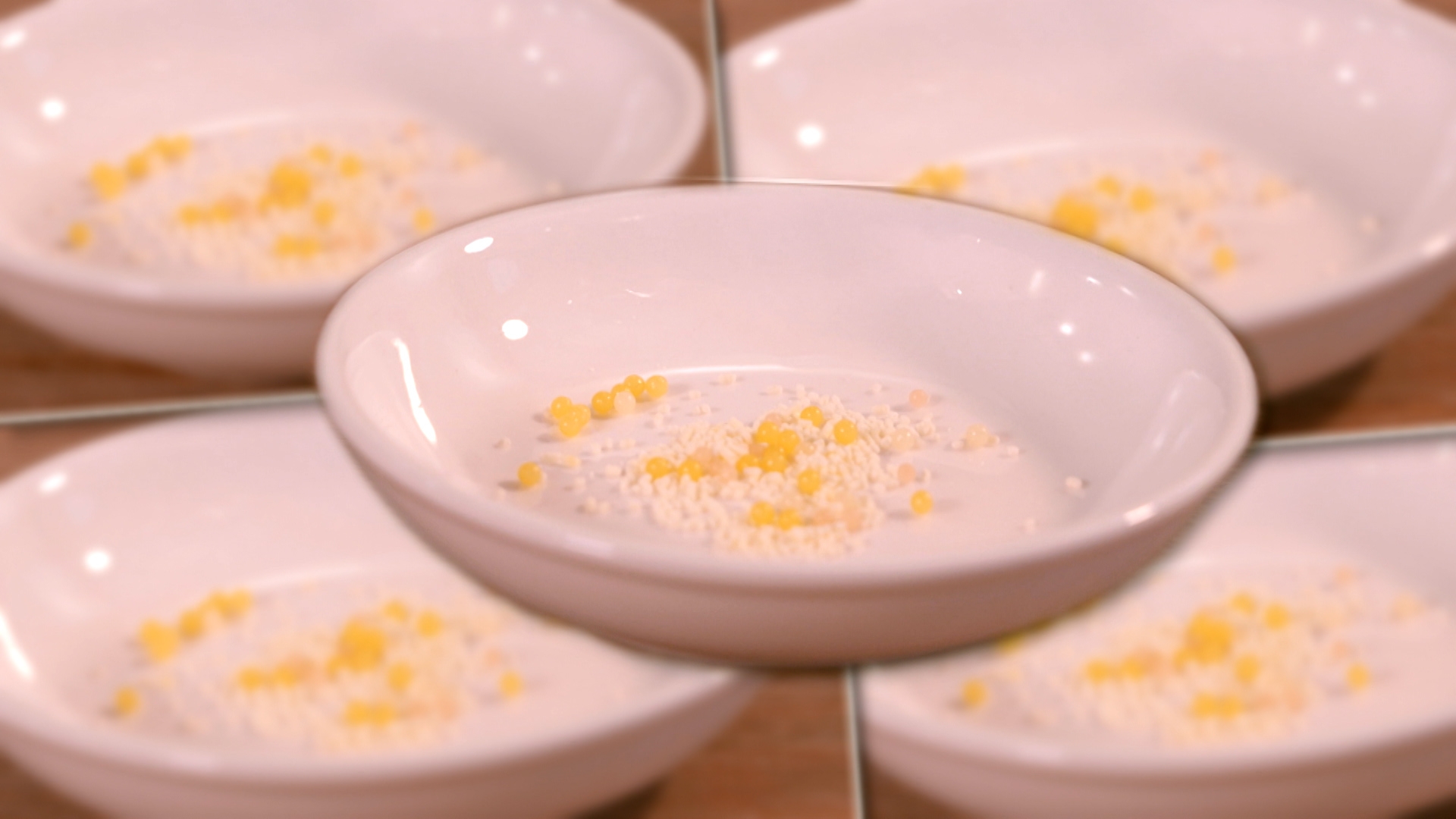 Terrence指：「選擇益生菌時，記得要選擇具抗胃酸技術的益生菌，因為這個技術可以確保活性益生菌直達腸道，發揮功效。」 