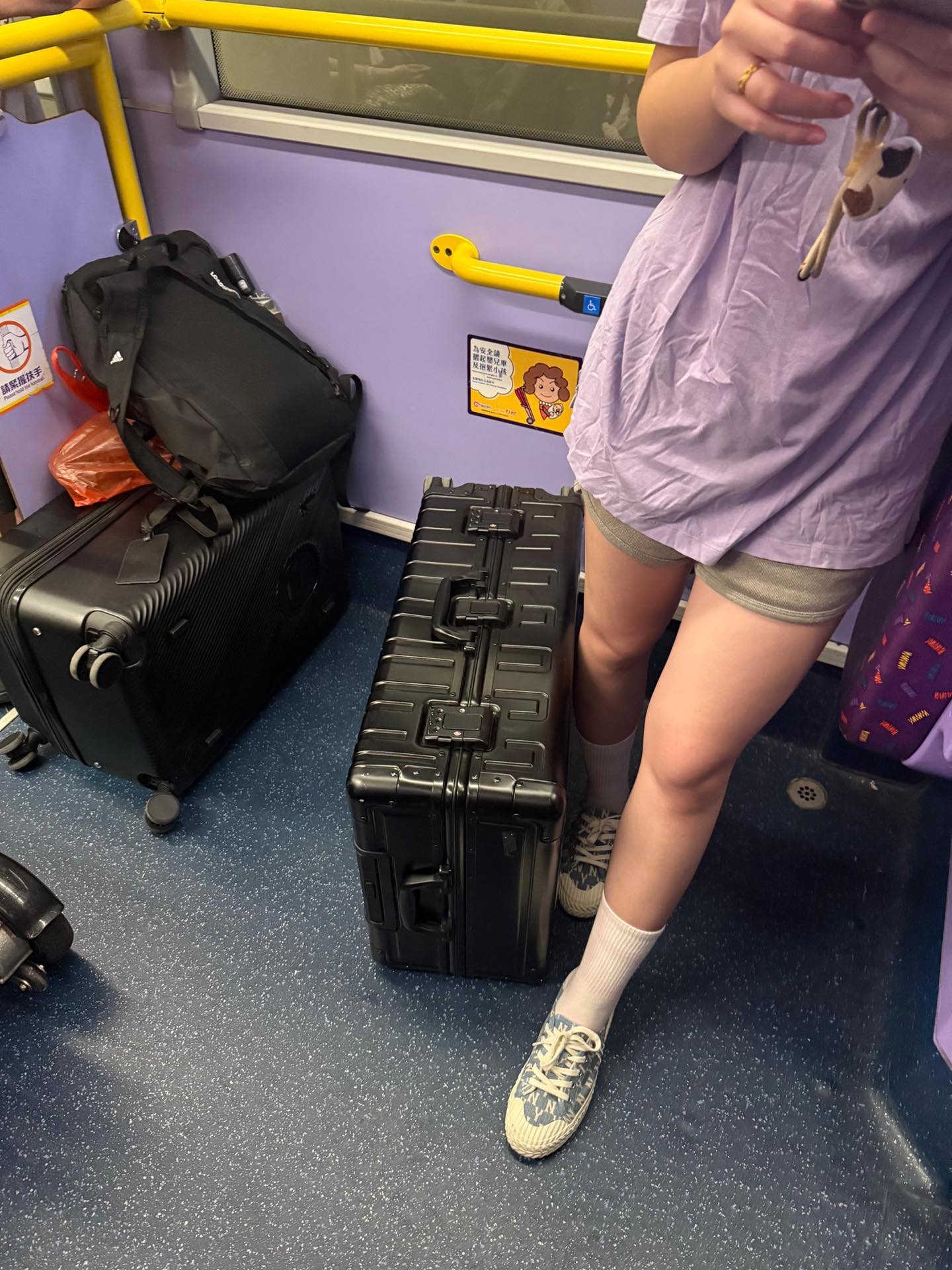 城巴行李篋塞爆輪椅位，老伯上車遭車長拒絕「等下一班車」。公司有回應。（Threads@sunlk77）